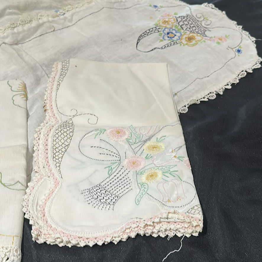 Embroidered Linen Tablecloths and Decorative Linens - image 3 of 5