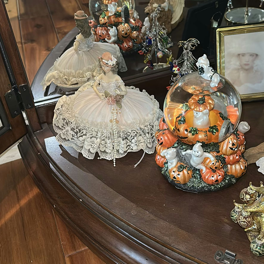 Assorted Decorative Figurines and Holiday Decor - image 4 of 4
