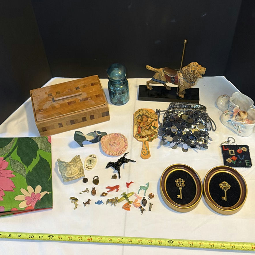 Assorted Vintage Decorative Items and Trinkets - image 1 of 9
