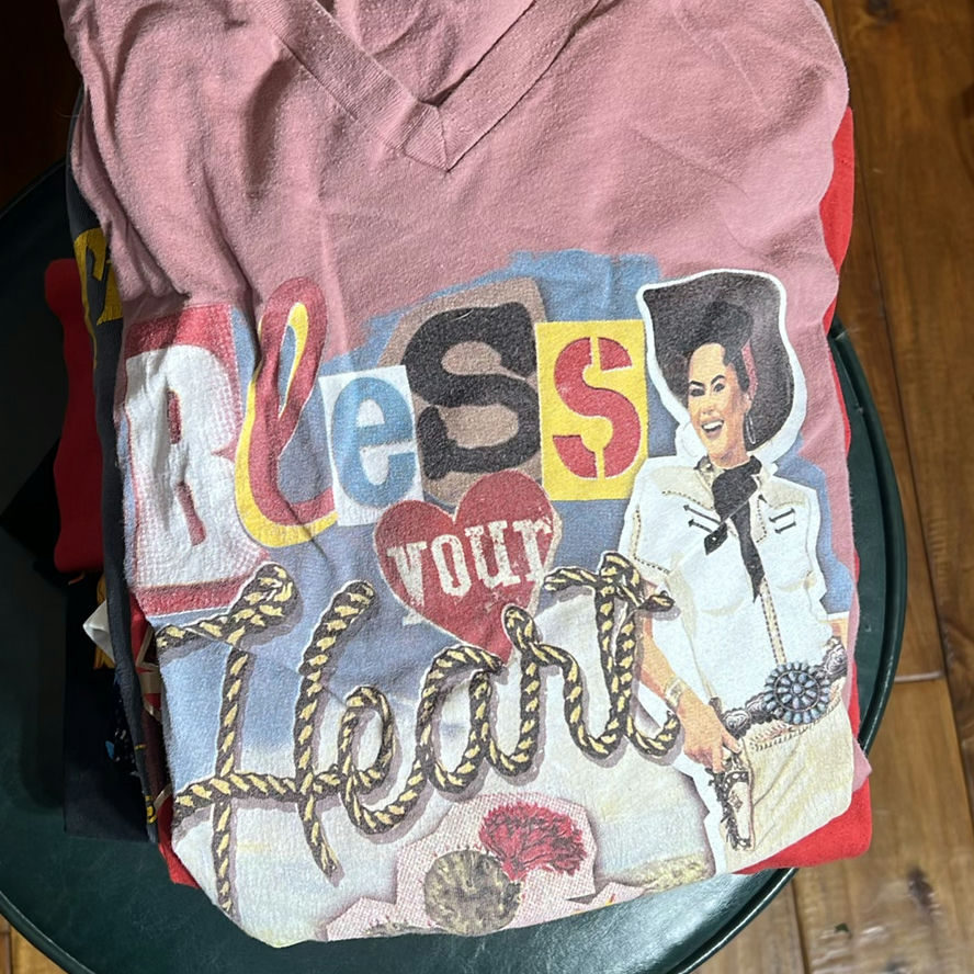 Vintage Graphic Band and Music Artist T-Shirts - image 10 of 16