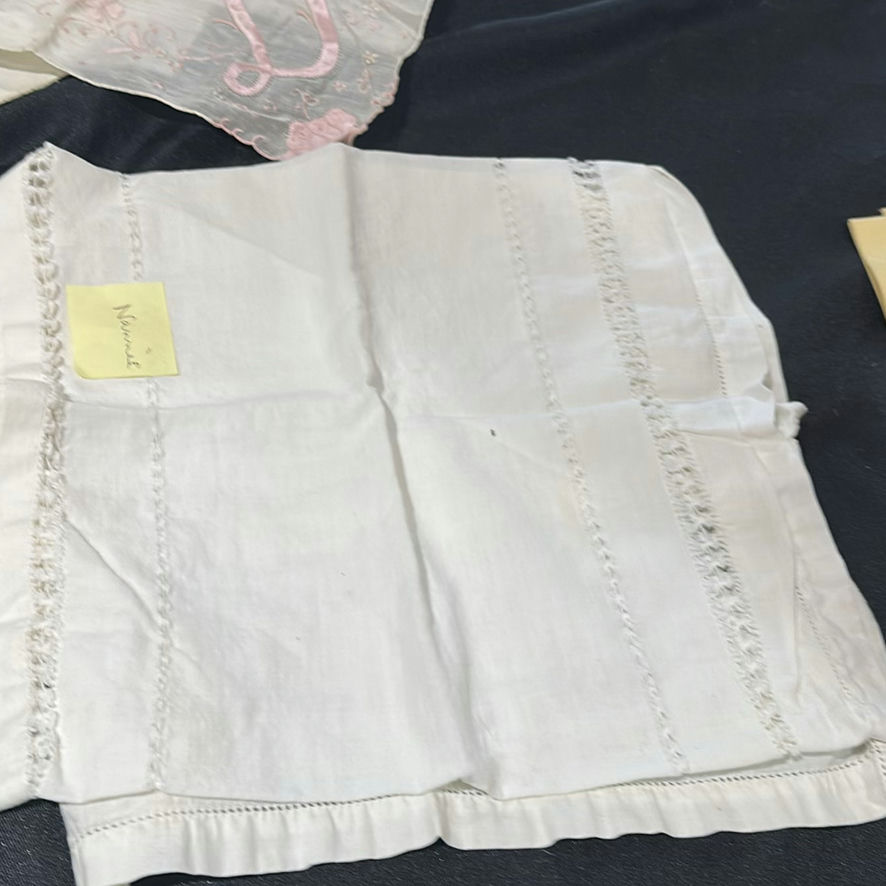 Vintage Embroidered Linen and Handkerchief Set - image 2 of 6