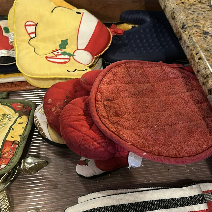 Assorted Kitchen Utensils and Gadgets - image 8 of 15