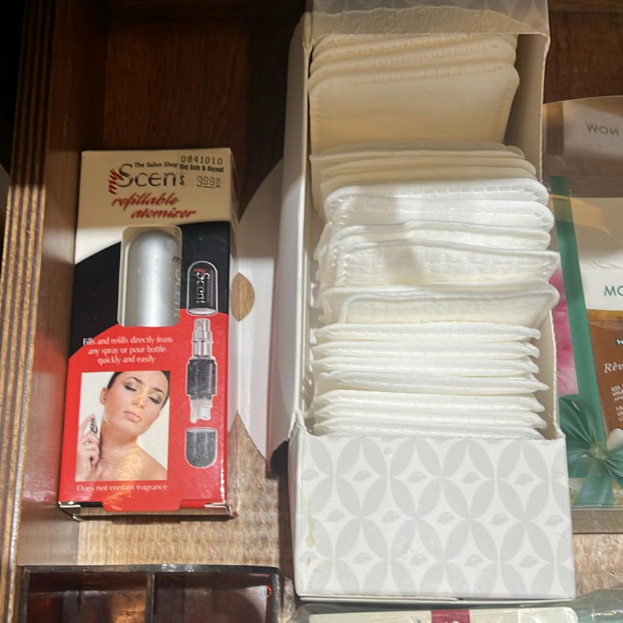 Beauty and Cosmetic Accessories Bundle - image 2 of 7