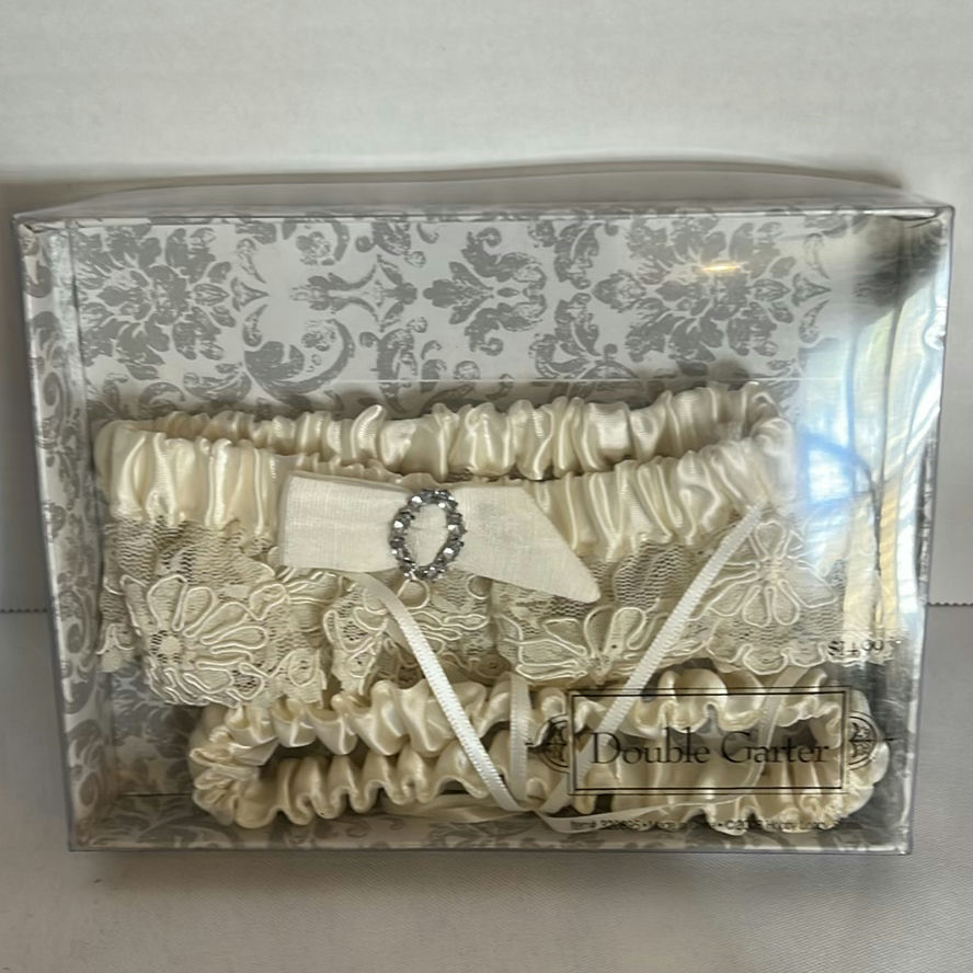 Decorative Music Box, Framed Silhouette Art, and Vintage Style Decor Items - image 7 of 9