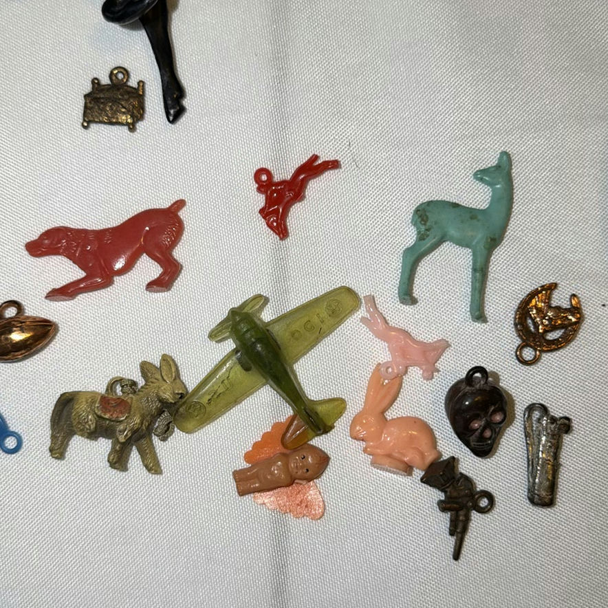 Assorted Vintage Decorative Items and Trinkets - image 6 of 9