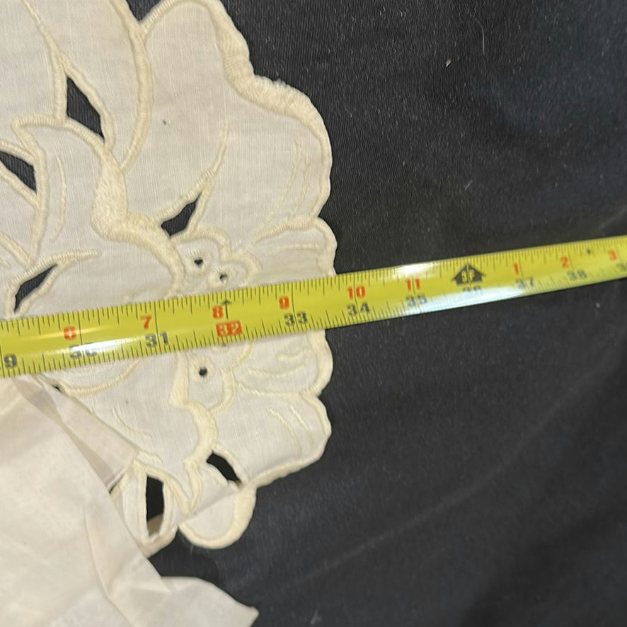 Vintage Embroidered Linen and Handkerchief Set - image 5 of 6