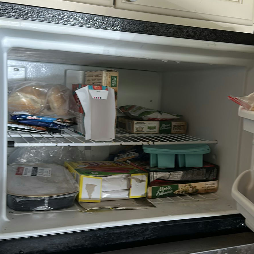 Frigidaire Top-Freezer Refrigerator - image 3 of 4
