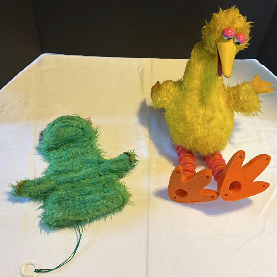 Sesame Street Big Bird Figure and Oscar the Grouch Hand Puppet - image 1 of 6