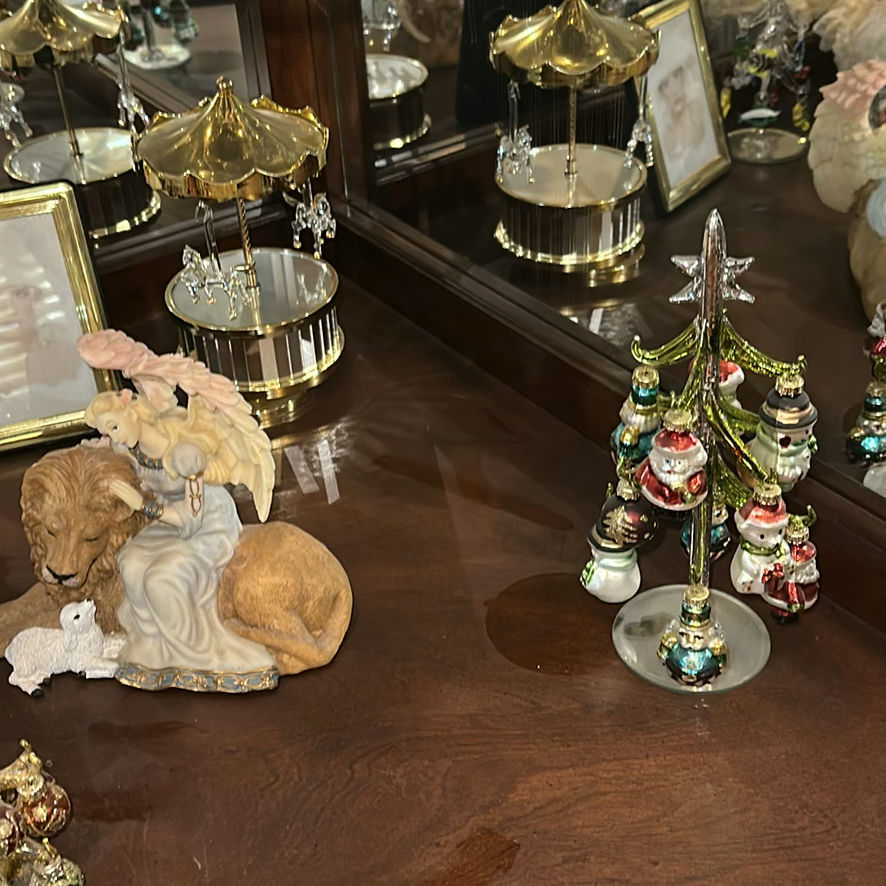Assorted Decorative Figurines and Holiday Decor - image 3 of 4
