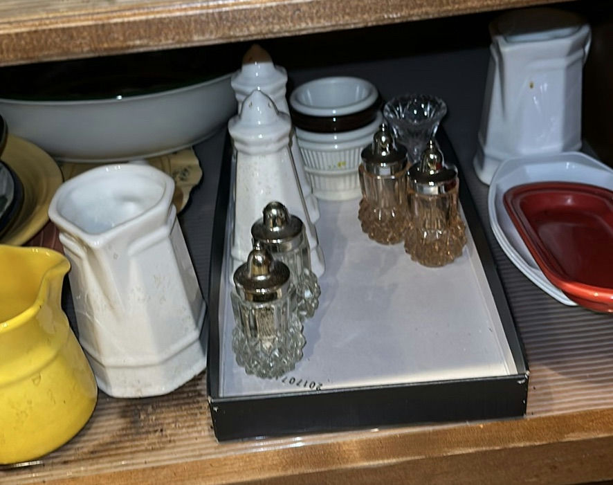 Cuisinart Toaster Oven, Oster Appliance, and Assorted Kitchenware - image 5 of 8
