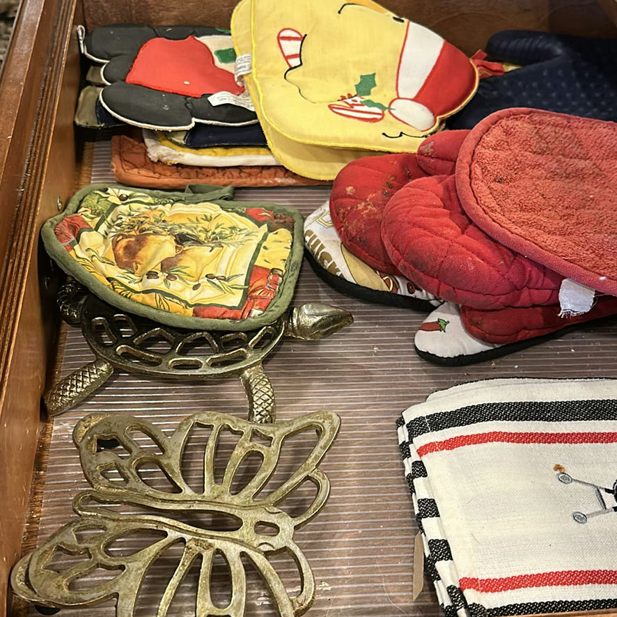 Assorted Kitchen Utensils and Gadgets - image 7 of 15