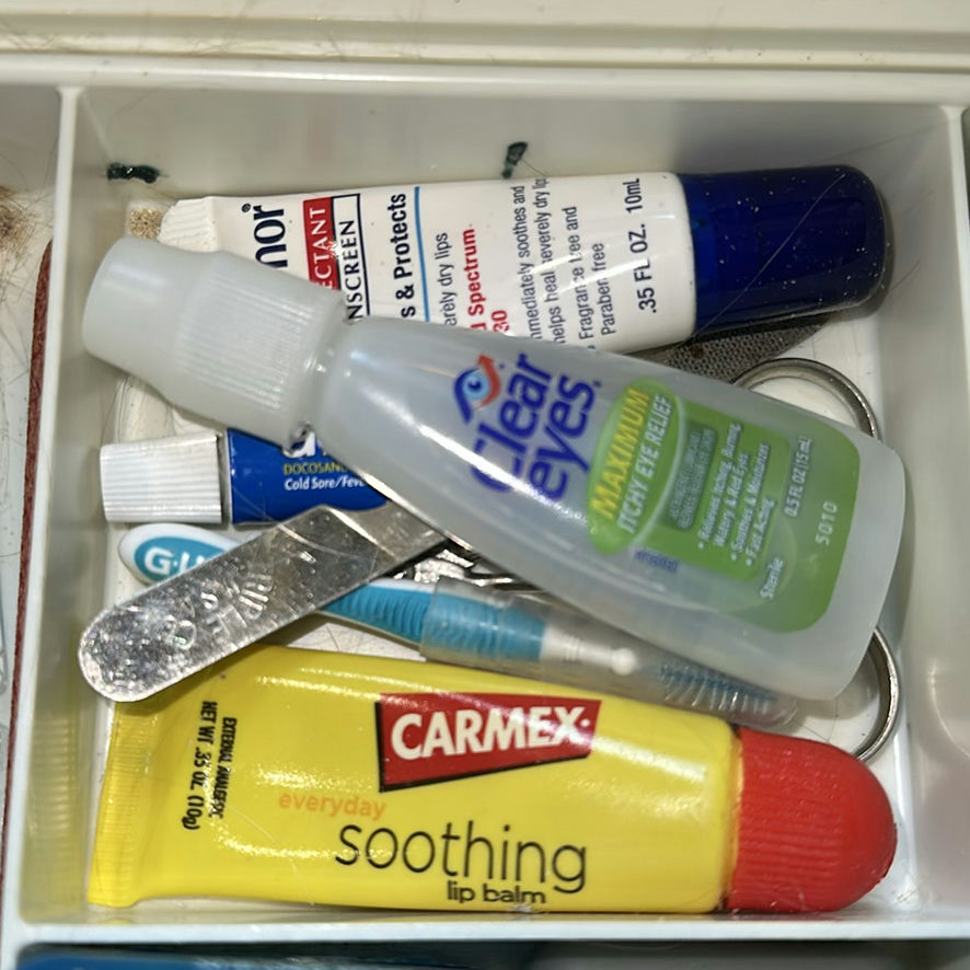 Assorted Personal Care and Grooming Items - image 5 of 6