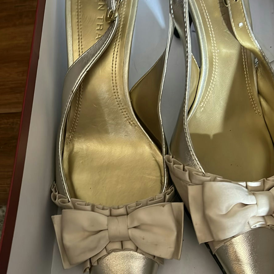 Assorted Women's Shoes and Heel Cushions - image 9 of 9