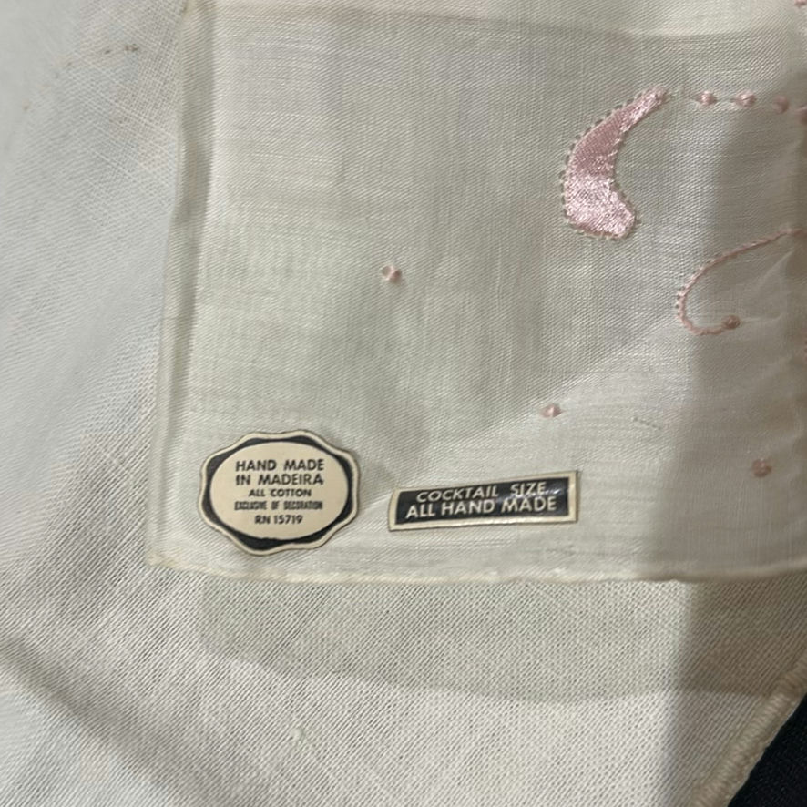 Vintage Embroidered Linen and Handkerchief Set - image 4 of 6