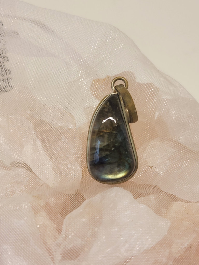 Jewelry Lot (Crystal Love & Protection) – bag of Rose Quartz, Amethyst Ring, Abalone pendant + Labradorite Pendant (all jewelry Sterling 925) - image 10 of 12