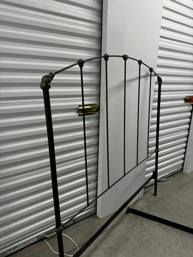 Traditional cast-detail iron bed – Victorian Revival / Classic Traditional style - image 3 of 3