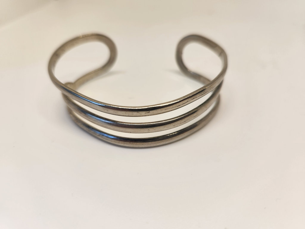 Sterling Silver Turquoise Jewelry Lot – Navajo Style Cuff + Turquoise Bow Brooch + Modernist 935 Cuff Bracelet - image 4 of 8