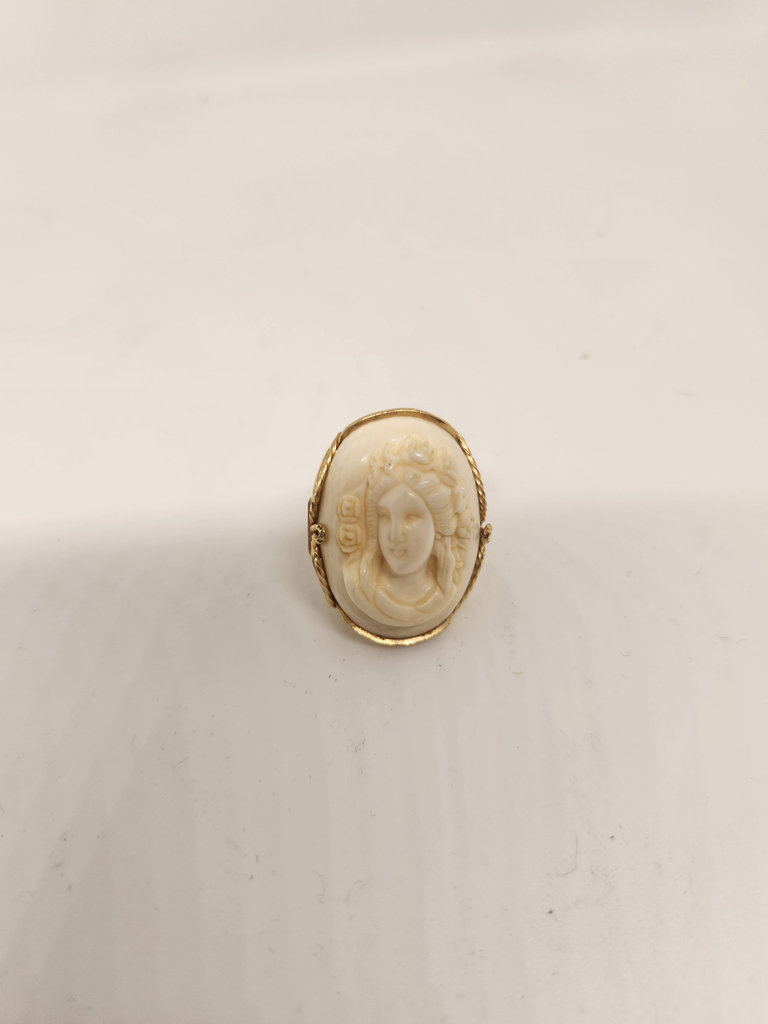 Vintage Cameo Portrait Female Lady Ring in Gold-Tone Setting (Statement Ring) - image 5 of 6