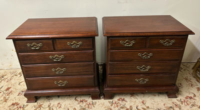 A Pair of Thomasville Nightstands - Image 1 of 9