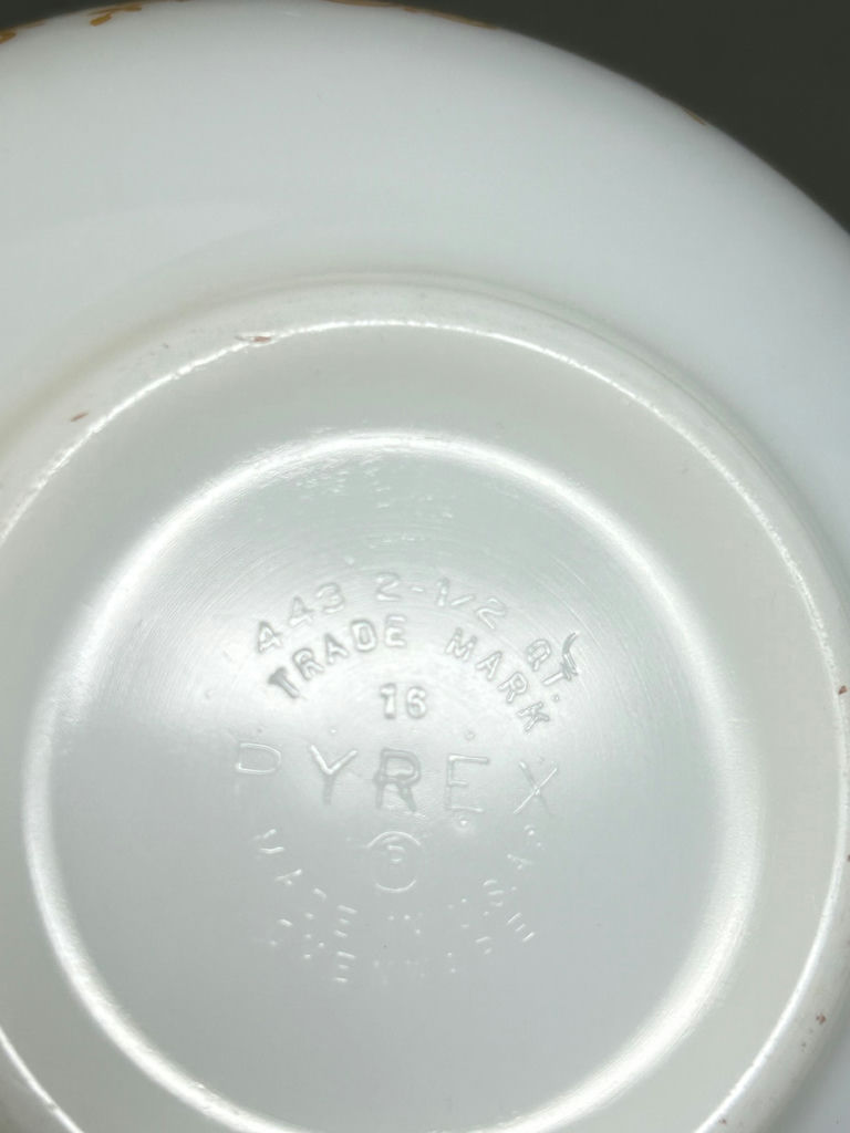 A Group of 4 Vintage Pyrex Mixing Bowls - image 3 of 5