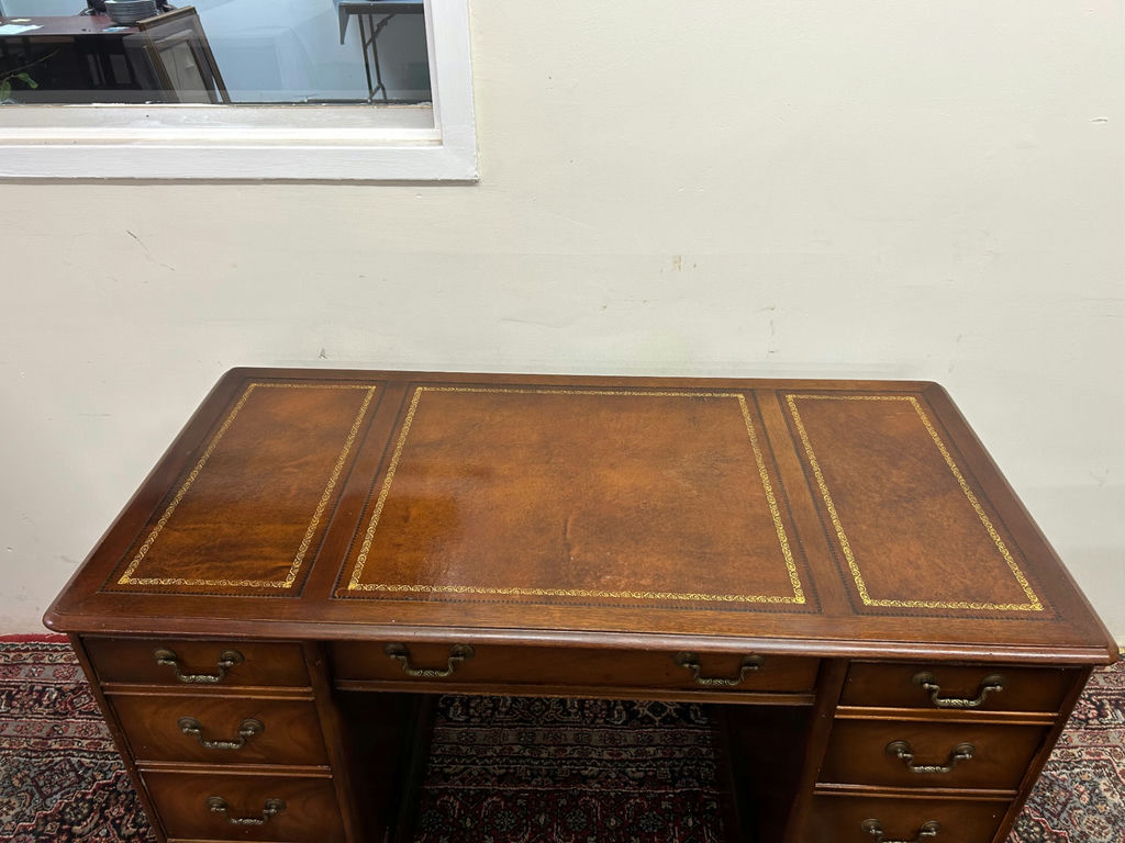Vintage Sligh Furniture Leather Top Desk - image 4 of 11