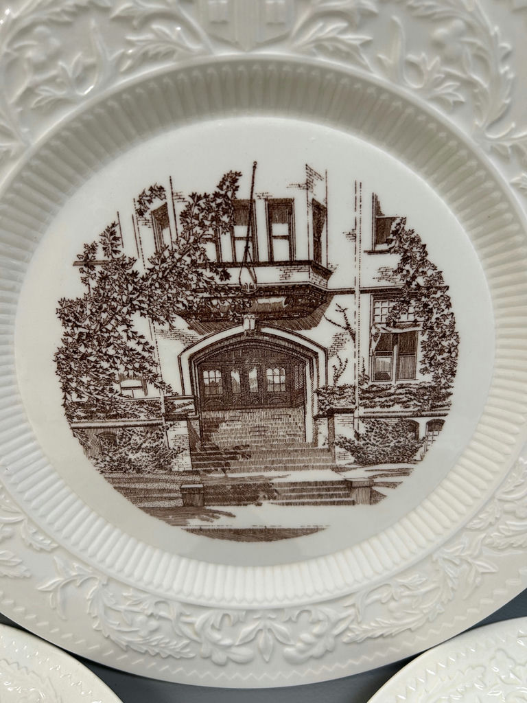 Vintage Wedgwood Browne University Souvenir Plates 6 - image 6 of 7