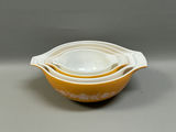 A Group of 4 Vintage Pyrex Mixing Bowls - thumbnail 1 of 5