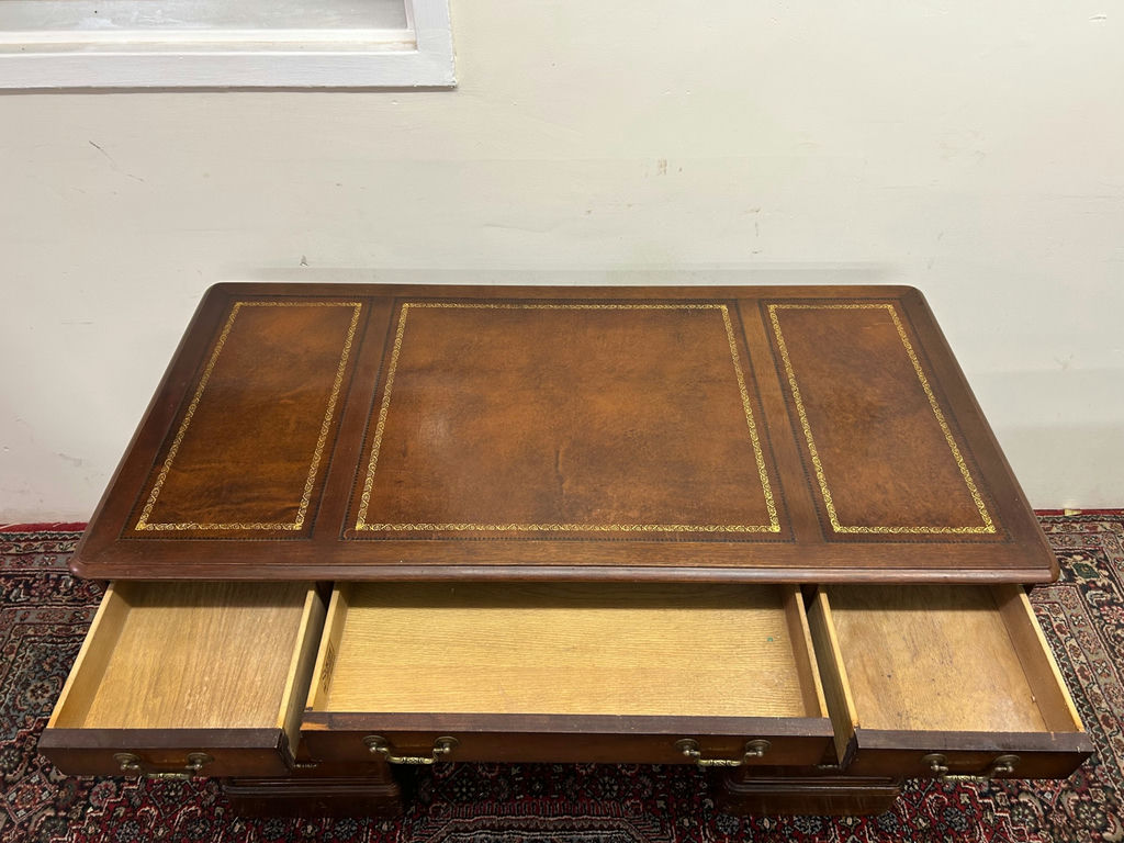 Vintage Sligh Furniture Leather Top Desk - image 7 of 11
