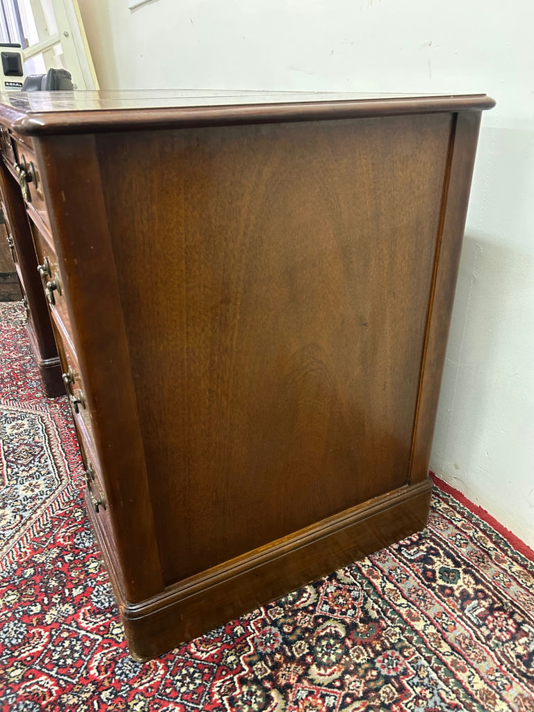 Vintage Sligh Furniture Leather Top Desk - image 6 of 11