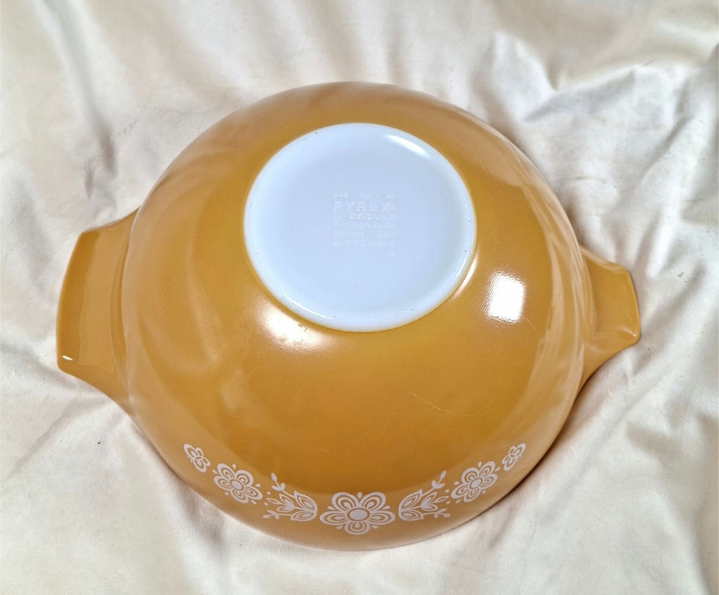 Yellow Pyrex mixing bowl with floral border, 13.5", USA Made - image 5 of 7