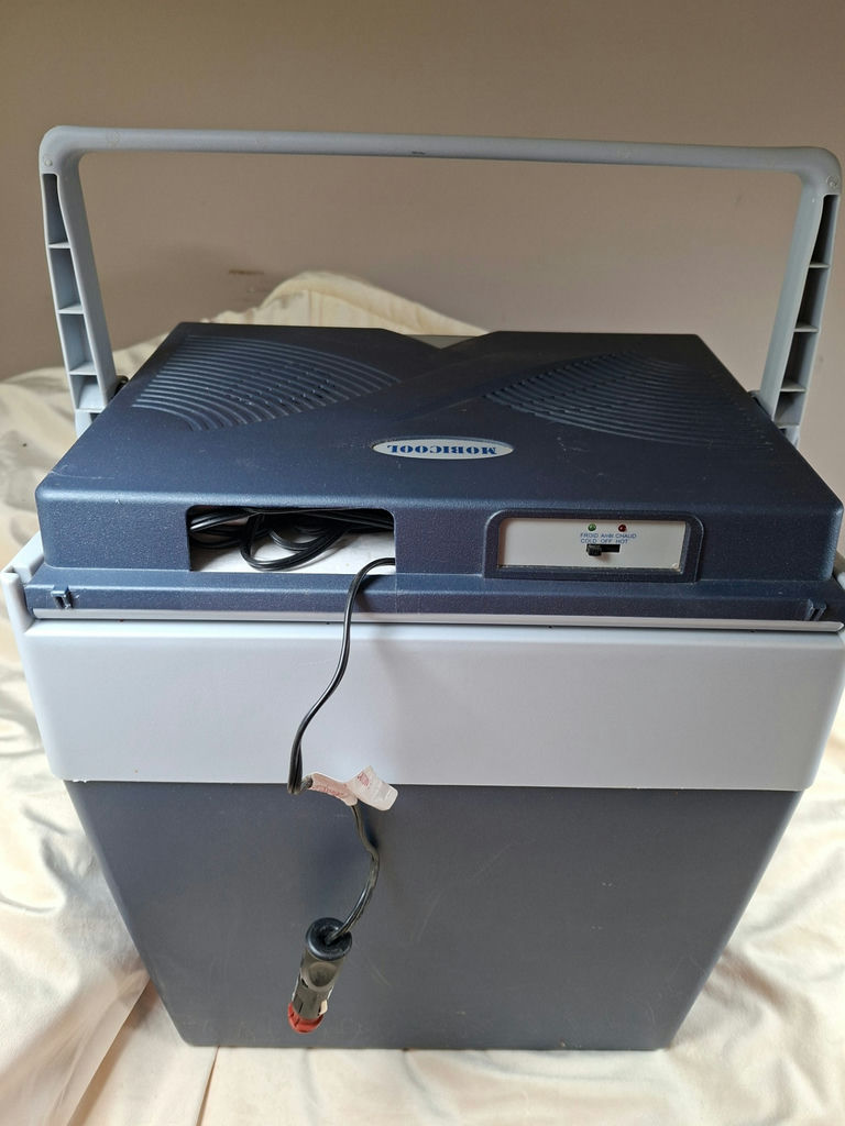 Mobicool portable electric cooler with power cord - image 6 of 6