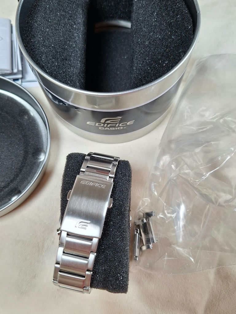 Casio Edifice wristwatch with steel bracelet and presentation tin - image 3 of 6