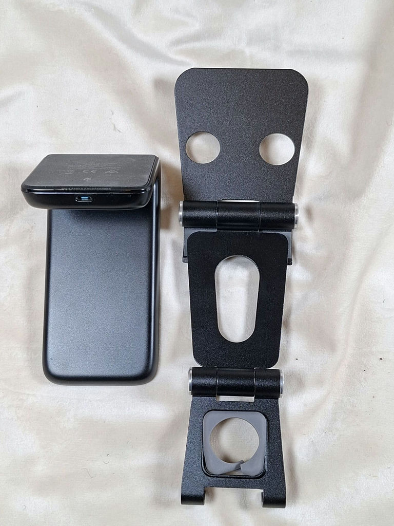 Anker Charging Dock and Adjustable Metal Phone Stand - image 4 of 5