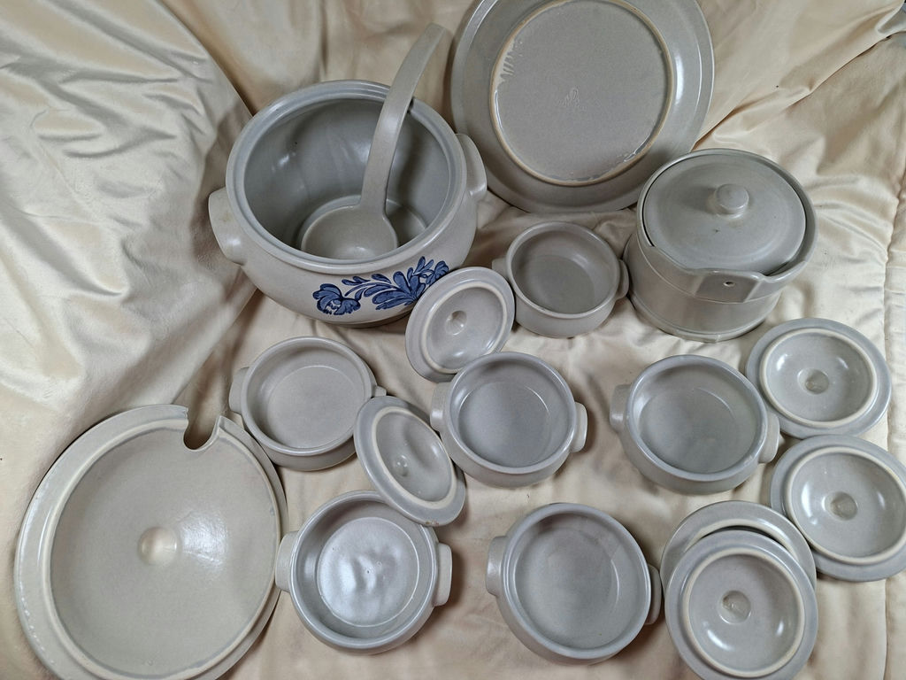 Collection of Vintage Pfaltz Graff Yorktowne blue floral stoneware set with lids - image 8 of 9