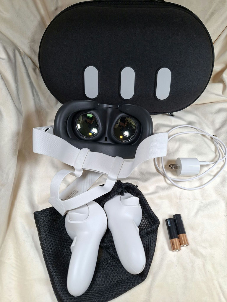 Virtual Reality Headset with Controllers and Accessories - image 2 of 4
