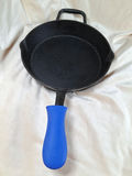 Cast iron skillet with blue silicone handle - thumbnail 4 of 5