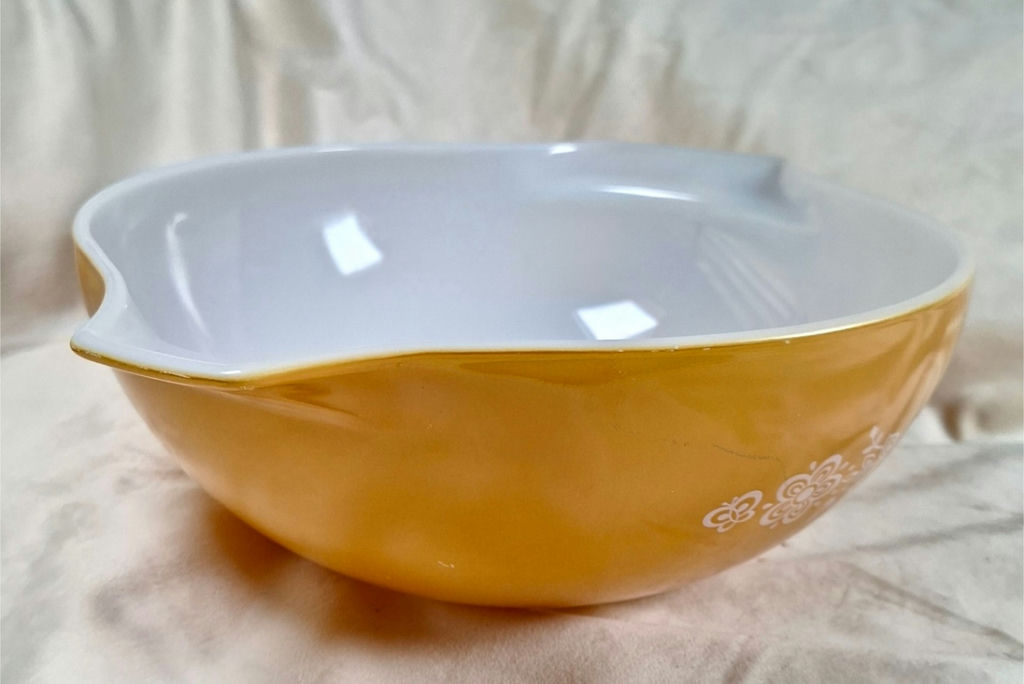 Yellow Pyrex mixing bowl with floral border, 13.5", USA Made - image 2 of 7