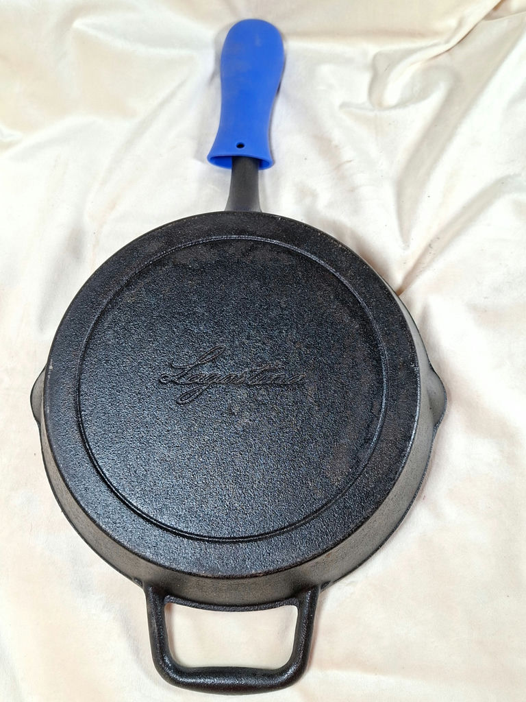 Cast iron skillet with blue silicone handle - image 5 of 5