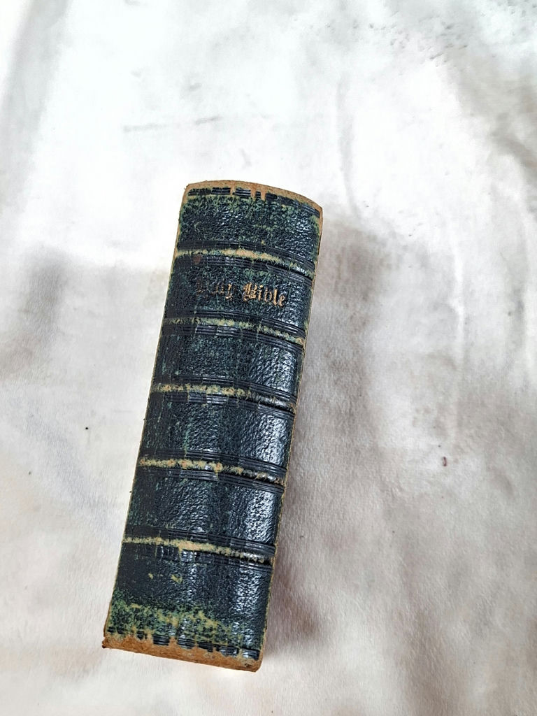 Antique 1865 Holy Bible, Printed by G.E Eyre and W Spottiswoode  - image 2 of 7