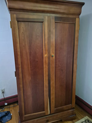 Wooden TV armoire - Image 1 of 3
