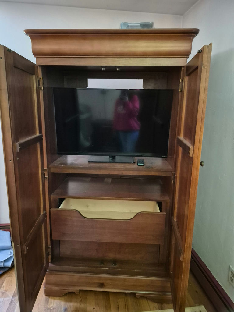 Wooden TV armoire - image 3 of 3