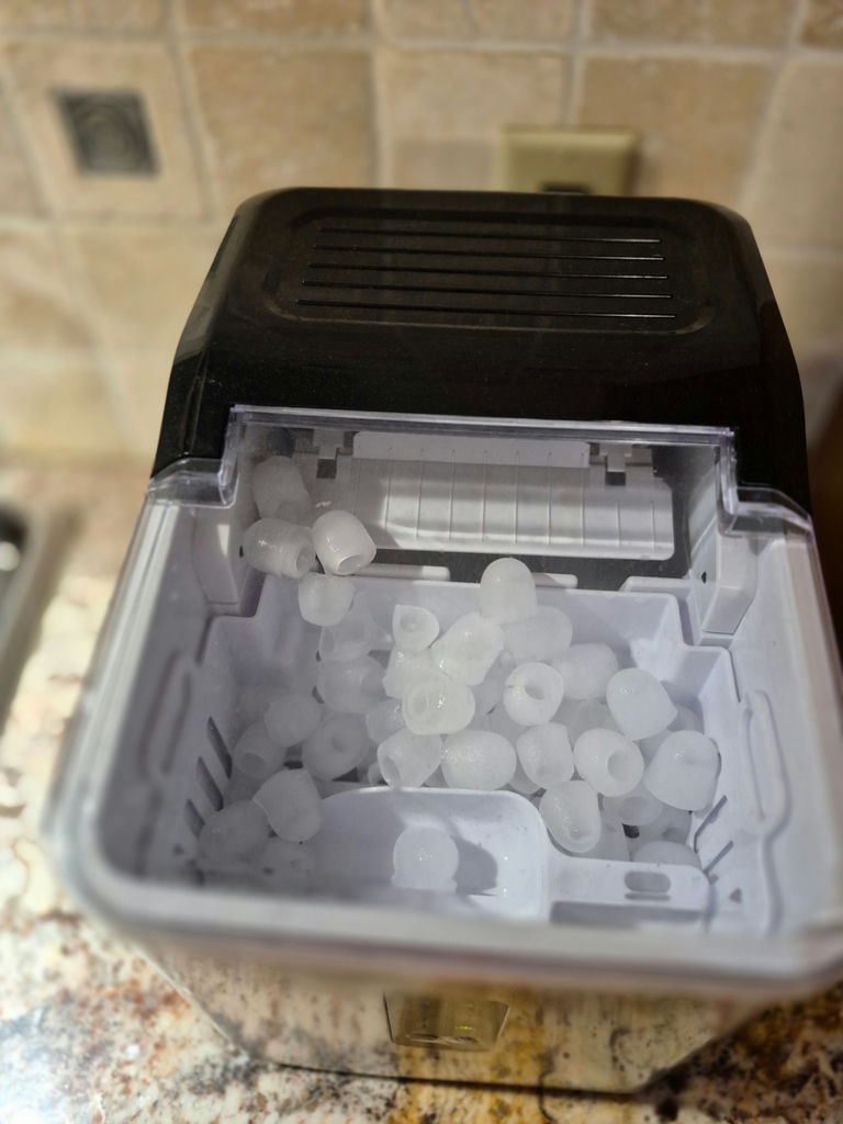 Igloo countertop ice maker with ice cubes - image 2 of 2