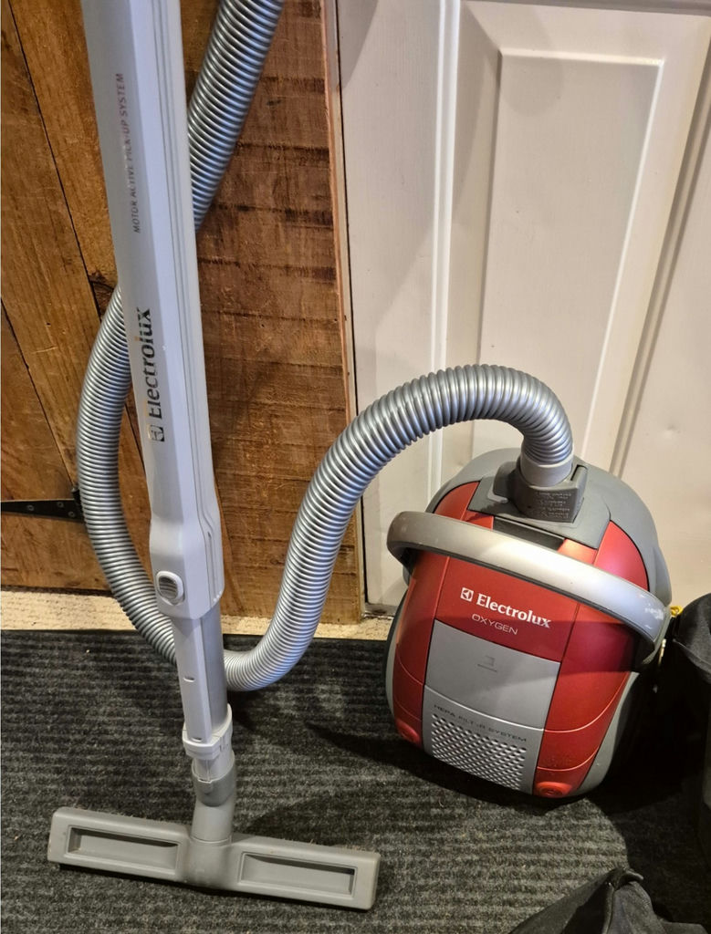 Electrolux Oxygen canister vacuum with wand and hose - image 2 of 2