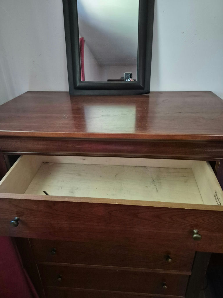 Wooden dresser with five drawers - image 3 of 3