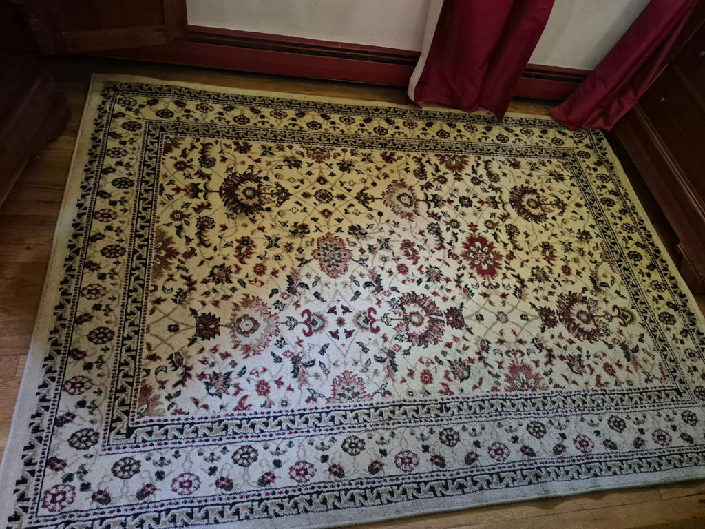 Two floral-patterned area rugs (Elegance Collection) - image 1 of 3