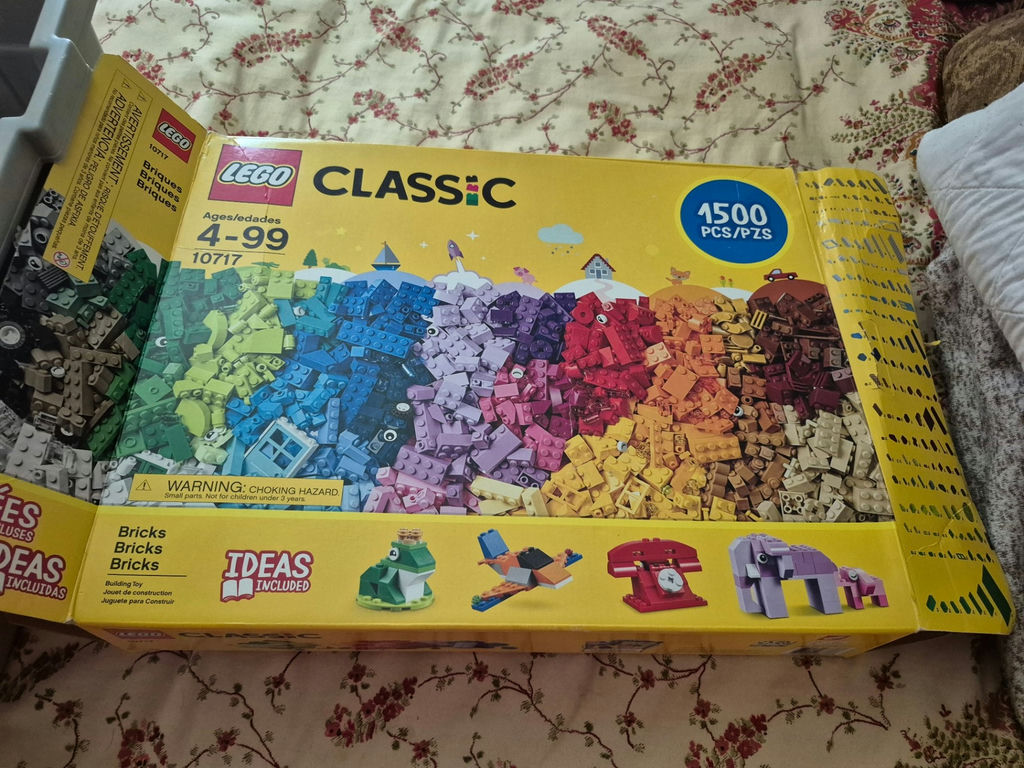 LEGO Classic 1500-piece Set with Storage Container - image 3 of 3