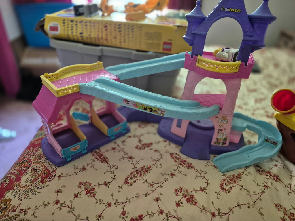 Little People playsets and accessories - image 3 of 5