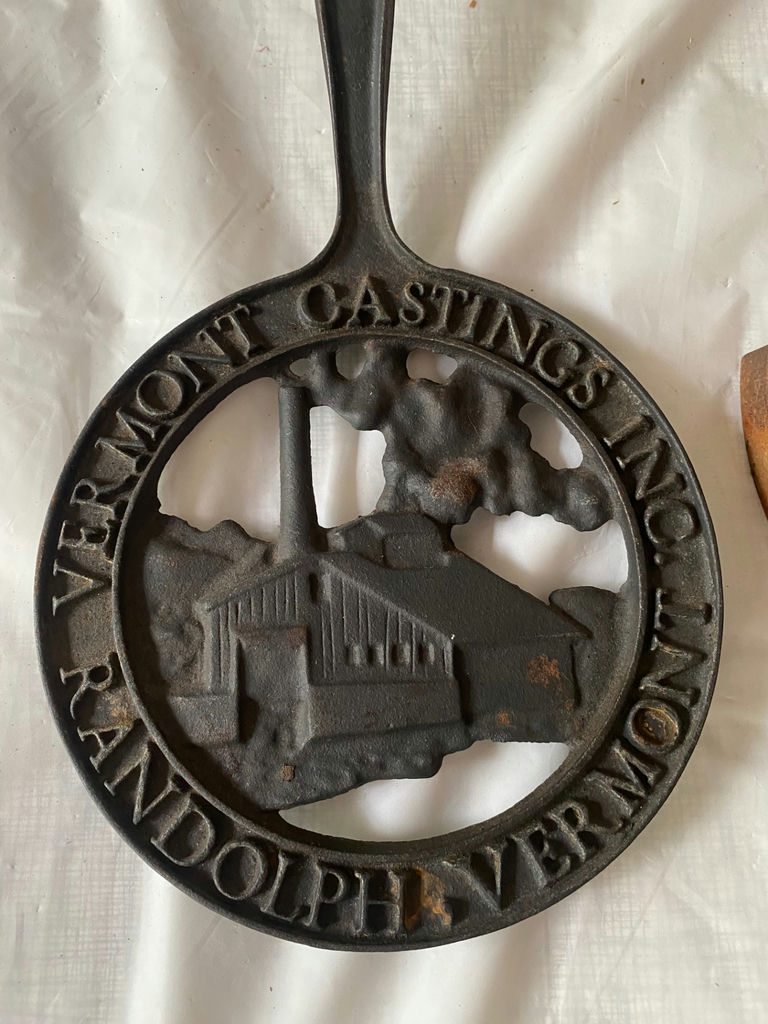 Vintage 1978 Pot Rest & Antique Cast Iron - image 2 of 3