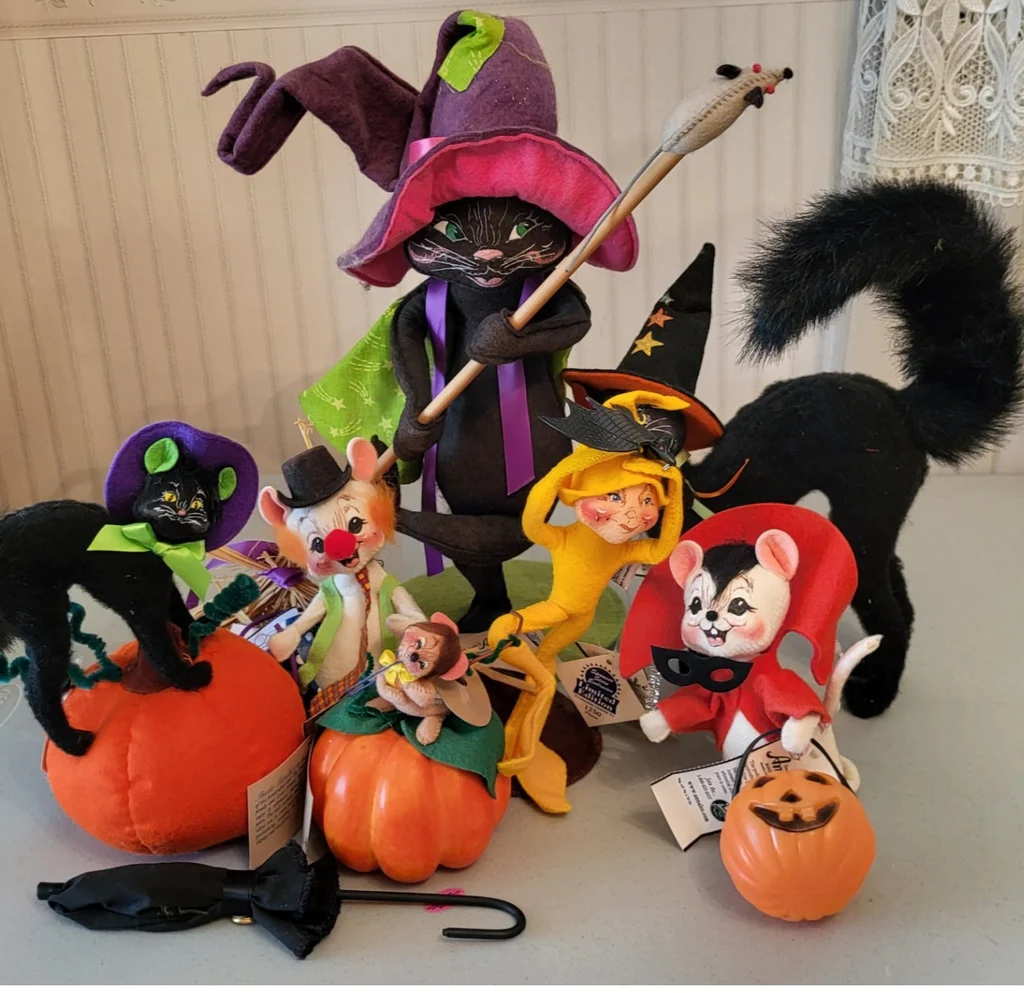 Annalee Halloween Theme Dolls & Figures - image 1 of 2