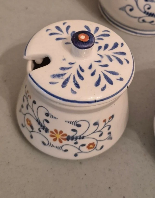 Royal Sealy "Heritage" Pattern Tea Set - image 4 of 5